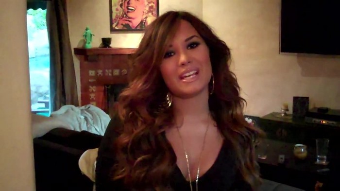 Demi Lovato - Live Chat TODAY! 014 - Demilush - Live Chat Today Captures