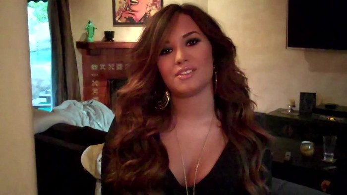 Demi Lovato - Live Chat TODAY! 021 - Demilush - Live Chat Today Captures