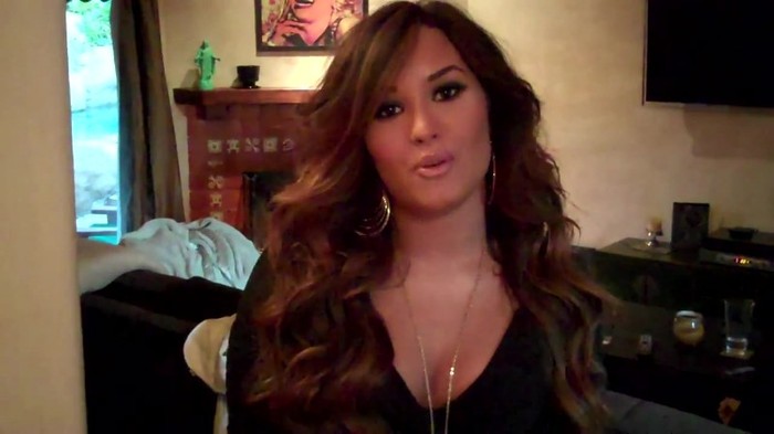 Demi Lovato - Live Chat TODAY! 024 - Demilush - Live Chat Today Captures