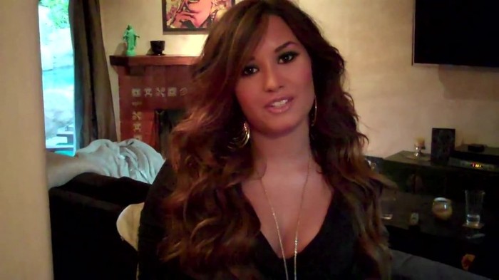 Demi Lovato - Live Chat TODAY! 027