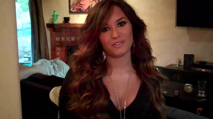Demi Lovato - Live Chat TODAY! 028