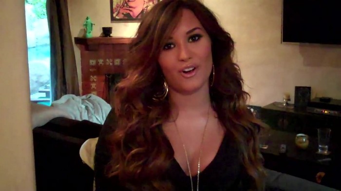 Demi Lovato - Live Chat TODAY! 029 - Demilush - Live Chat Today Captures