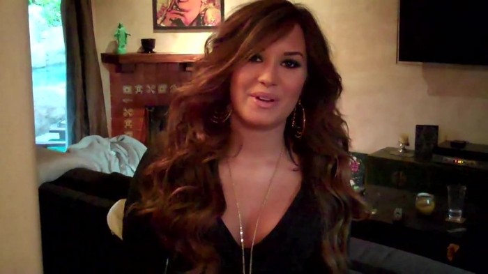 Demi Lovato - Live Chat TODAY! 070