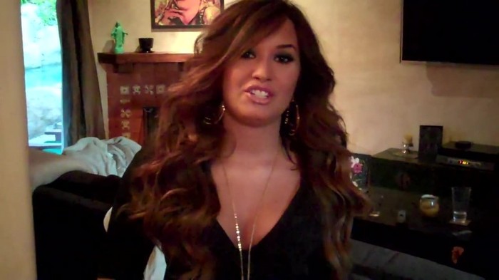 Demi Lovato - Live Chat TODAY! 073 - Demilush - Live Chat Today Captures