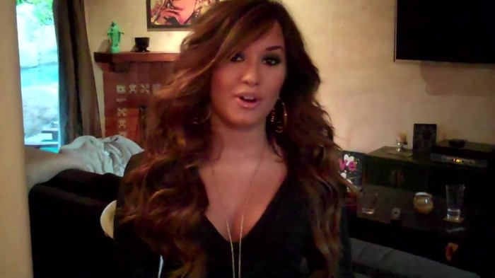 Demi Lovato - Live Chat TODAY! 075 - Demilush - Live Chat Today Captures