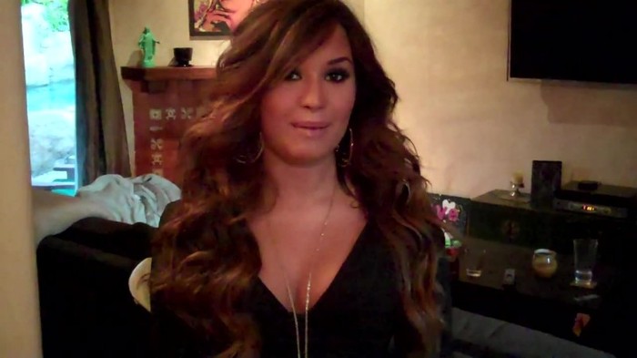 Demi Lovato - Live Chat TODAY! 077 - Demilush - Live Chat Today Captures