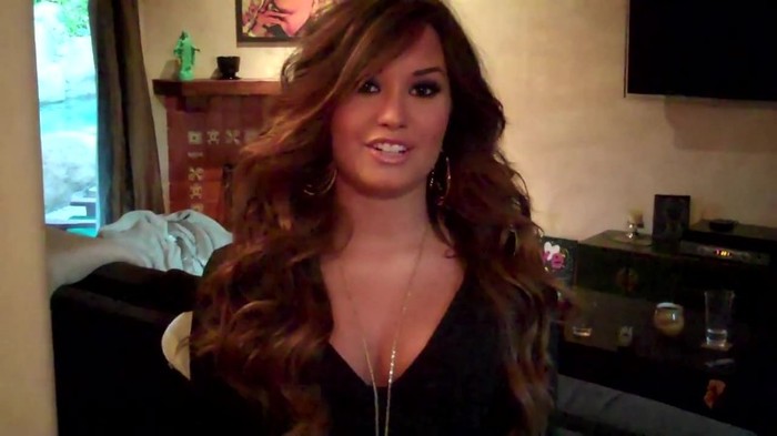 Demi Lovato - Live Chat TODAY! 081 - Demilush - Live Chat Today Captures