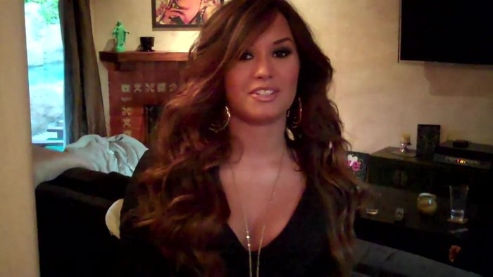 Demi Lovato - Live Chat TODAY! 087 - Demilush - Live Chat Today Captures
