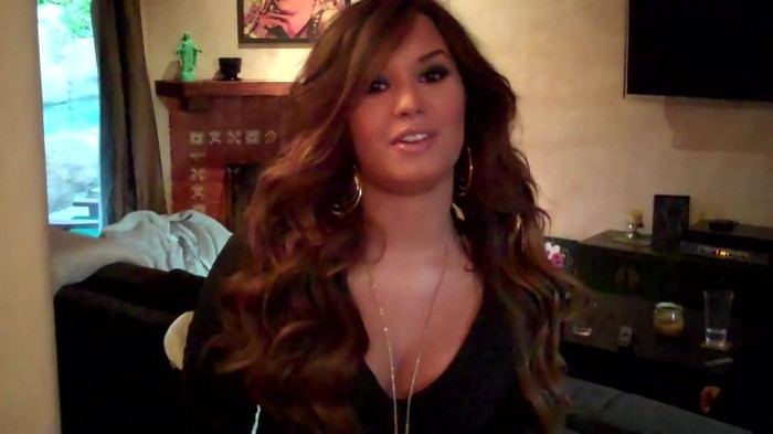 Demi Lovato - Live Chat TODAY! 088 - Demilush - Live Chat Today Captures