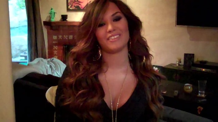 Demi Lovato - Live Chat TODAY! 095 - Demilush - Live Chat Today Captures