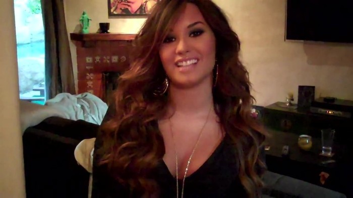 Demi Lovato - Live Chat TODAY! 098 - Demilush - Live Chat Today Captures