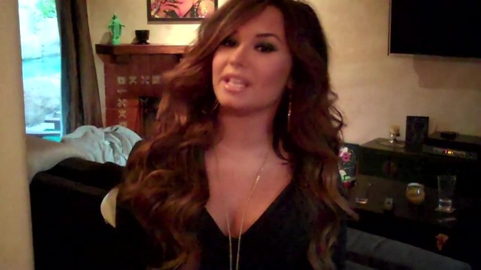 Demi Lovato - Live Chat TODAY! 114 - Demilush - Live Chat Today Captures