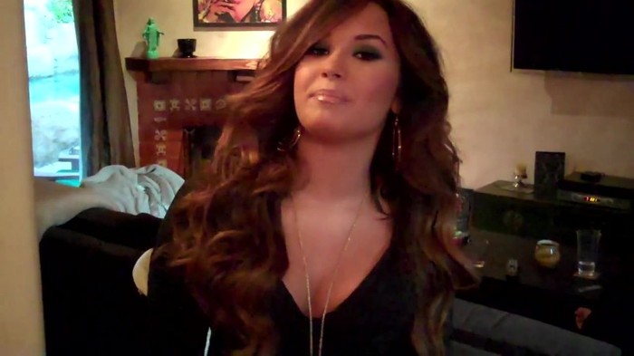 Demi Lovato - Live Chat TODAY! 116 - Demilush - Live Chat Today Captures