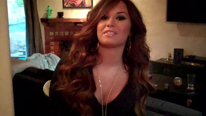 Demi Lovato - Live Chat TODAY! 119 - Demilush - Live Chat Today Captures