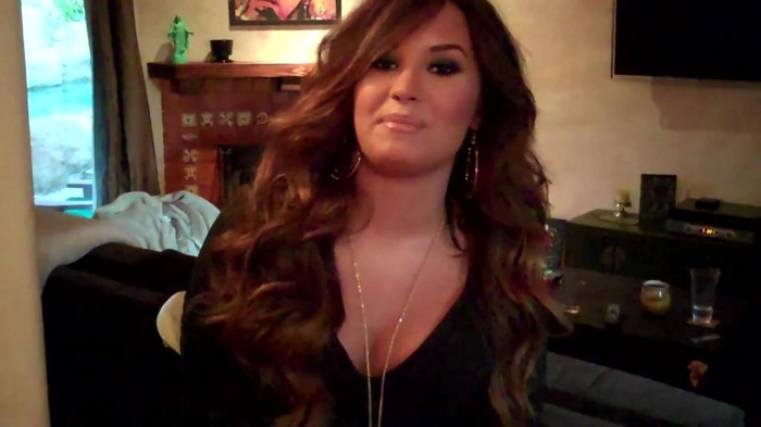 Demi Lovato - Live Chat TODAY! 123 - Demilush - Live Chat Today Captures