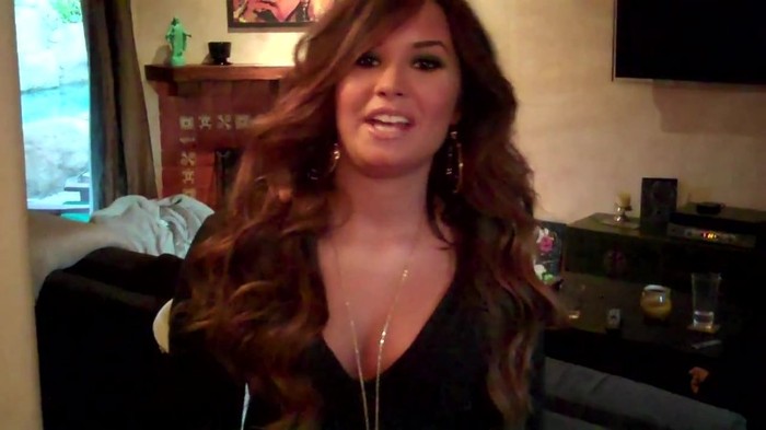 Demi Lovato - Live Chat TODAY! 126 - Demilush - Live Chat Today Captures