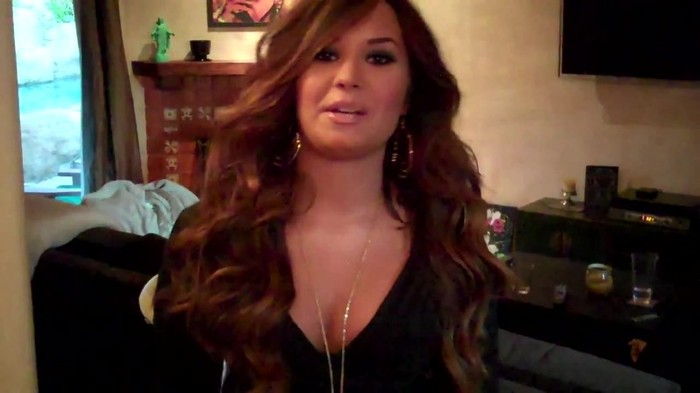 Demi Lovato - Live Chat TODAY! 127 - Demilush - Live Chat Today Captures