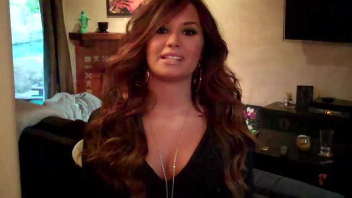 Demi Lovato - Live Chat TODAY! 129 - Demilush - Live Chat Today Captures