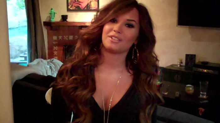 Demi Lovato - Live Chat TODAY! 135 - Demilush - Live Chat Today Captures