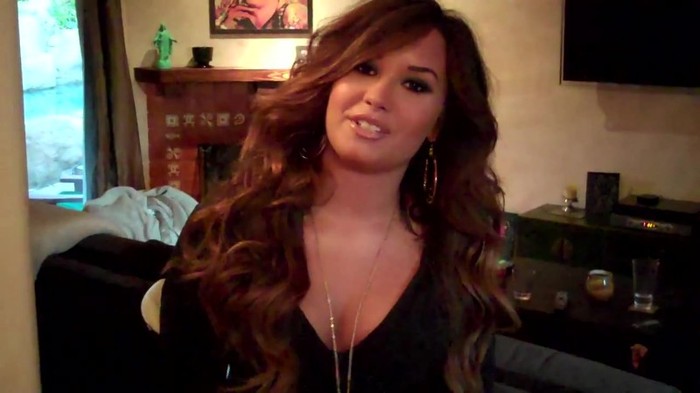 Demi Lovato - Live Chat TODAY! 137 - Demilush - Live Chat Today Captures