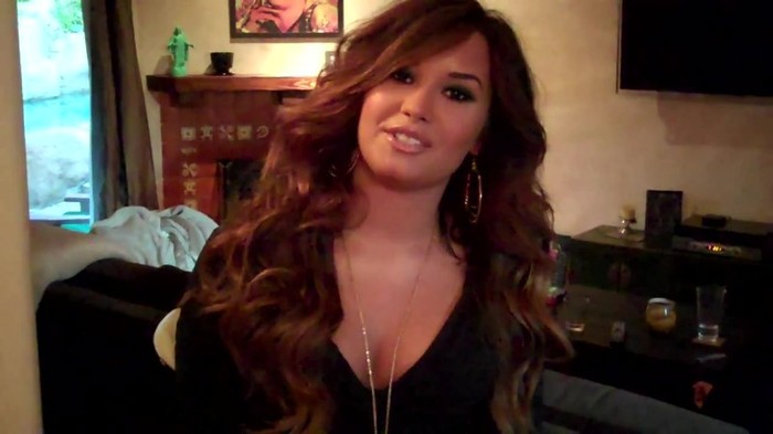 Demi Lovato - Live Chat TODAY! 138 - Demilush - Live Chat Today Captures