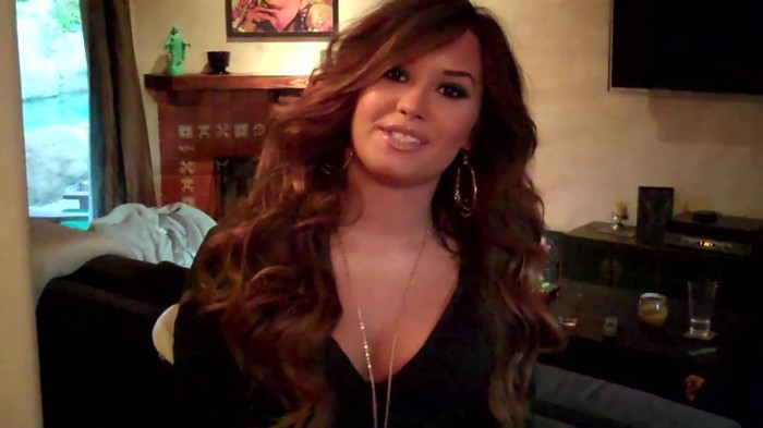 Demi Lovato - Live Chat TODAY! 139 - Demilush - Live Chat Today Captures