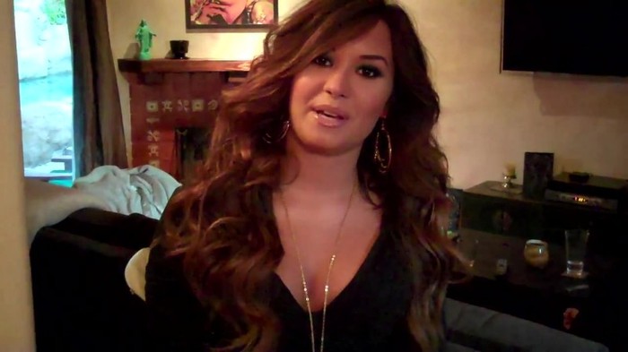 Demi Lovato - Live Chat TODAY! 144 - Demilush - Live Chat Today Captures