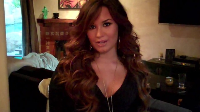 Demi Lovato - Live Chat TODAY! 152 - Demilush - Live Chat Today Captures