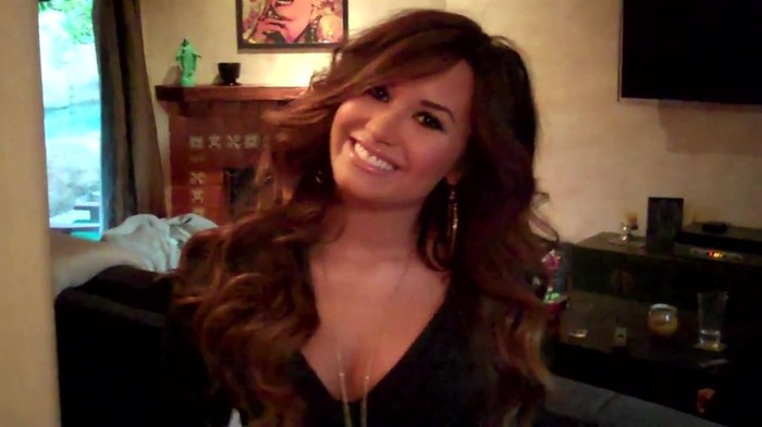 Demi Lovato - Live Chat TODAY! 194 - Demilush - Live Chat Today Captures