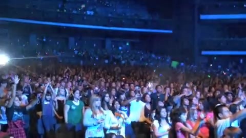 DEMI LOVATO - LIVE IN LOS ANGELES 588 DEMI LOVATO - LIVE IN LOS ANGELES 588
