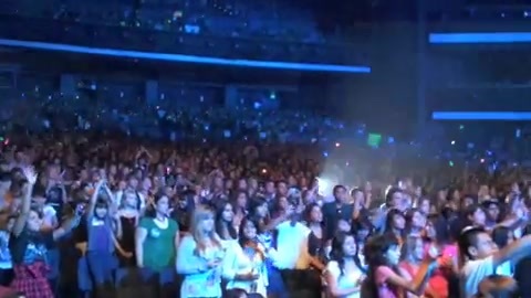 DEMI LOVATO - LIVE IN LOS ANGELES 589 DEMI LOVATO - LIVE IN LOS ANGELES 589