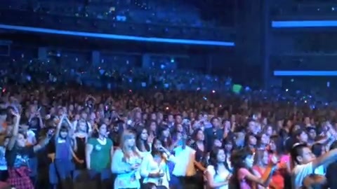 DEMI LOVATO - LIVE IN LOS ANGELES 590 DEMI LOVATO - LIVE IN LOS ANGELES 590