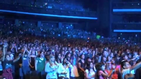 DEMI LOVATO - LIVE IN LOS ANGELES 593 DEMI LOVATO - LIVE IN LOS ANGELES 593