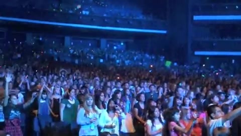 DEMI LOVATO - LIVE IN LOS ANGELES 594 DEMI LOVATO - LIVE IN LOS ANGELES 594