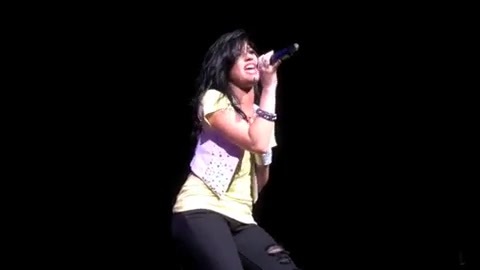 DEMI LOVATO - LIVE IN LOS ANGELES 645 DEMI LOVATO - LIVE IN LOS ANGELES 645