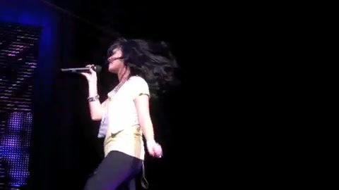 DEMI LOVATO - LIVE IN LOS ANGELES 658