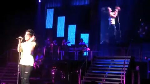 DEMI LOVATO - LIVE IN LOS ANGELES 667