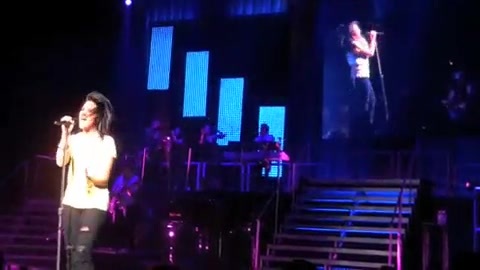 DEMI LOVATO - LIVE IN LOS ANGELES 668