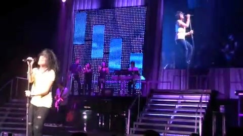 DEMI LOVATO - LIVE IN LOS ANGELES 675 DEMI LOVATO - LIVE IN LOS ANGELES 675