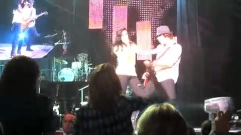 DEMI LOVATO - LIVE IN LOS ANGELES 693 DEMI LOVATO - LIVE IN LOS ANGELES 693