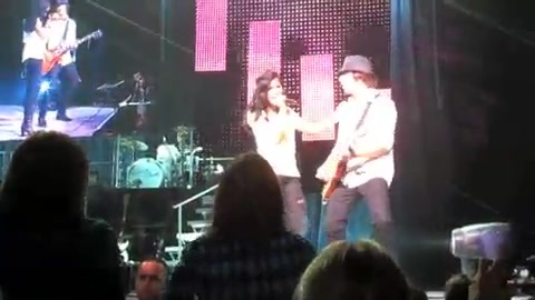 DEMI LOVATO - LIVE IN LOS ANGELES 698 DEMI LOVATO - LIVE IN LOS ANGELES 698