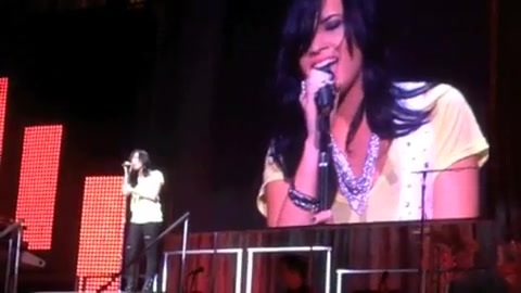 DEMI LOVATO - LIVE IN LOS ANGELES 726 DEMI LOVATO - LIVE IN LOS ANGELES 726