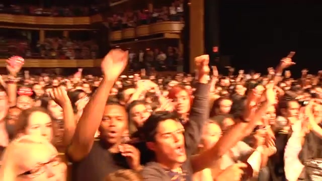 Demi Lovato - Live in New York! 056