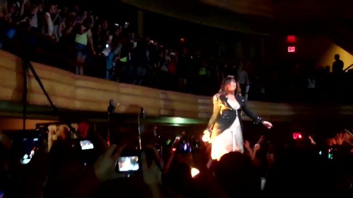 Demi Lovato - Remember December (Live in New York - fan video) 519