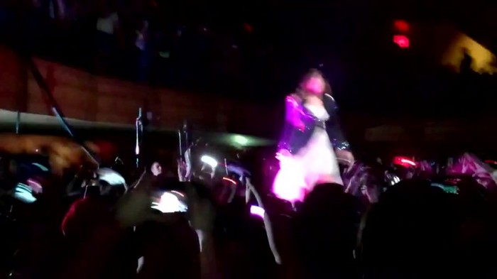 Demi Lovato - Remember December (Live in New York - fan video) 521