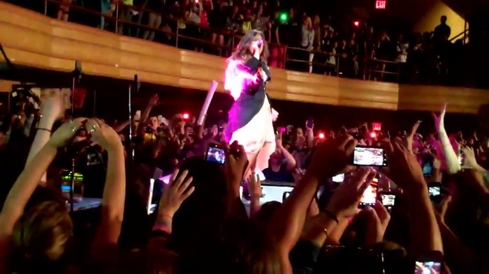 Demi Lovato - Remember December (Live in New York - fan video) 1003