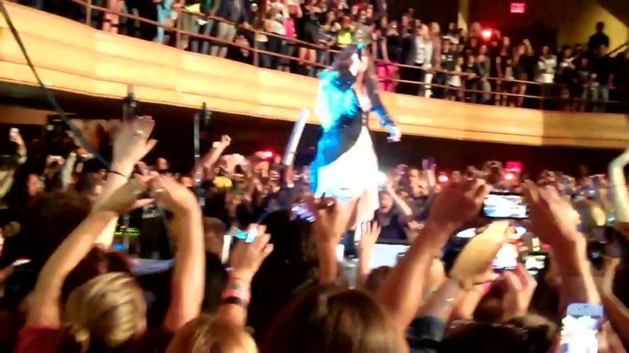 Demi Lovato - Remember December (Live in New York - fan video) 1008