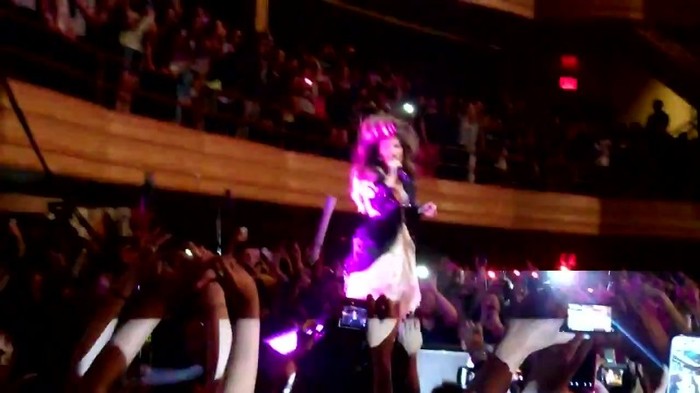 Demi Lovato - Remember December (Live in New York - fan video) 1024