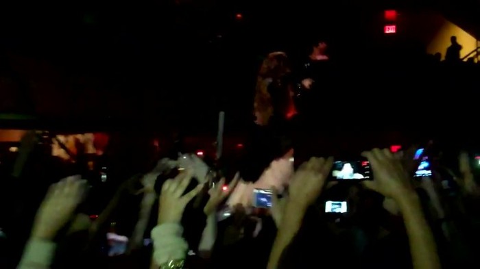 Demi Lovato - Remember December (Live in New York - fan video) 1507