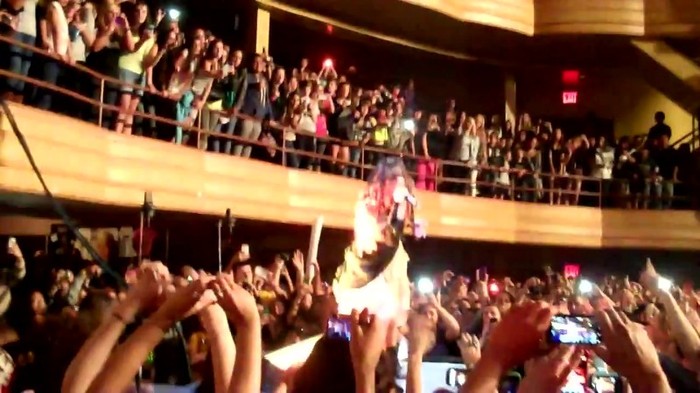 Demi Lovato - Remember December (Live in New York - fan video) 1031
